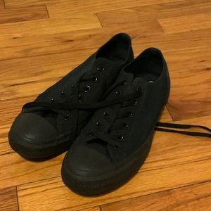 All Black Converse Chucks - W 9